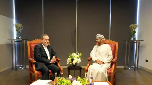 epa12026480 A handout photo made available by the Iranian Foreign Ministry shows Iranian Foreign Minister Abbas Araghchi (L) talking with his Omani counterpart Barr Bin Hamed Al Busaidi in Muscat, Oman, 12 April 2025.Top Iranian and US officials will hold indirect negotiations in Oman on 12 April amid the ongoing tensions between the USA, Israel and Iran. EPA/IRANIAN FOREIGN MINISTRY HANDOUT EDITORIAL USE ONLY/NO SALES