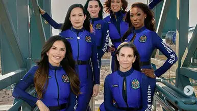 Lauren Sanchez e altre cinque donne vip hanno ultimato allenamento e preparativi in vista del lancio lunedì prossimo in Texas sul veicolo suborbitale New Shepard di Blue Origin, la società spaziale privata che fa capo a Jeff Bezos, futuro consorte di Sanchez. "Porteremo il glam nello spazio", hanno detto le sei "esploratrici" che, salvo possibili complicazioni tecniche o meteo, diventeranno il primo equipaggio spaziale solo femminile dopo il volo orbitale solitario della cosmonauta sovietica Valentina Tereshkova nel 1963. INSTAGRAM KATY PERRY +++ ATTENZIONE LA FOTO NON PUO' ESSERE PUBBLICATA O RIPRODOTTA SENZA L'AUTORIZZAZIONE DELLA FONTE DI ORIGINE CUI SI RINVIA+++ NPK +++