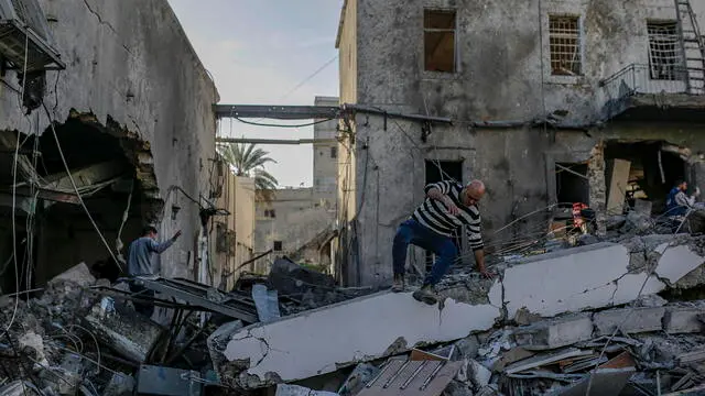 epa12028604 Palestinians inspect the destroyed building of Al Ahli Baptist hospital following Israeli air strike in Gaza City on, 13 April 2025. More than 50,900 Palestinians have been killed in the Gaza Strip, according to the Palestinian Ministry of Health, since Israel launched a military campaign in the strip in response to a cross-border attack led by the Palestinian militant group Hamas on 07 October 2023, in which about 1,200 Israelis were killed and more than 250 taken hostage. EPA/MOHAMMED SABER