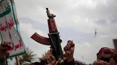 epa11995352 Houthi supporters attend a protest against US airstrikes on Houthi positions, on Al-Quds Day in Sana'a, Yemen, 28 March 2025. Al-Quds Day is marked annually on the last Friday of the fasting month of Ramadan in various countries around the world, since it was established in Iran in 1979, to show solidarity with the Palestinian people. EPA/OSAMAH YAHYA