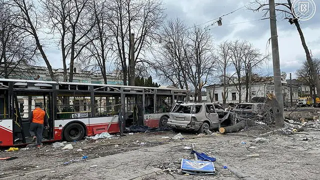 epa12029412 A handout photo made available by the National Guard of Ukraine shows the site of a rocket strike in Sumy, Ukraine, 13 April 2025, amid the ongoing Russian invasion. At least 32 people were killed, including two children, and 84 people were injured, including 10 children, after a Russian rocket hit downtown Sumy in the morning, according to a report by the State Emergency Service. EPA/NATIONAL GUARD OF UKRAINE HANDOUT HANDOUT EDITORIAL USE ONLY/NO SALESHANDOUT EDITORIAL USE ONLY/NO SALES