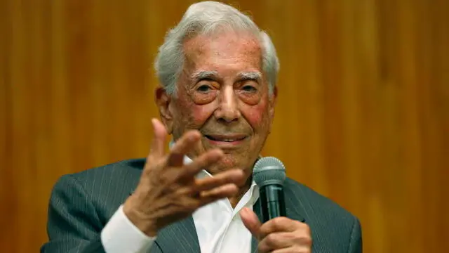 epa10661187 Peruvian writer Mario Vargas Llosa speaks during a press conference at the V Mario Vargas Llosa Biennial, at the University of Guadalajara, in Guadalajara, Mexico 28 May 2023. EPA/Francisco Guasco