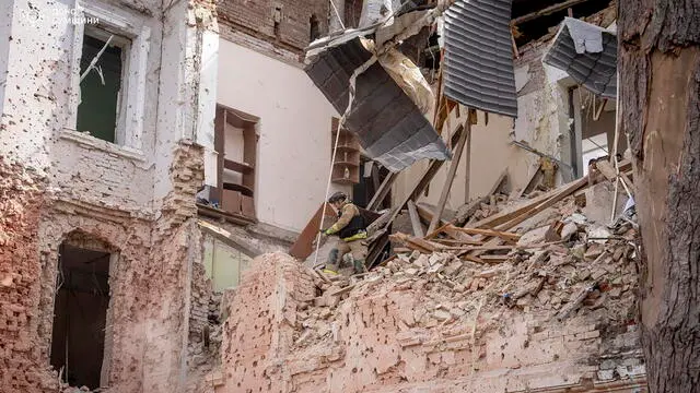 epa12029172 A handout photo made available by the State Emergency Service of Ukraine (SES) shows Ukrainian rescuers working at the site of a rocket strike in downtown Sumy, Ukraine, 13 April 2025, amid the ongoing Russian invasion. At least 32 people were killed, including two children, and 84 people were injured, including 10 children, after a Russian rocket hit downtown Sumy in the morning, according to a report by the State Emergency Service. EPA/UKRAINE STATE EMERGENCY SERVICE HANDOUT HANDOUT EDITORIAL USE ONLY/NO SALES