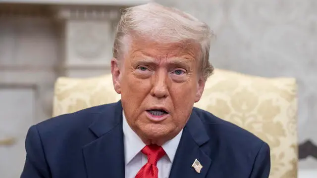 epa12032048 US President Donald Trump meets with El Salvador president in the Oval Office at the White House in Washington, DC, USA, 14 April 2025. President Bukele meets with President Trump as controversy continues over the Trump administration's transfer of more than 200 Venezuelan immigrants accused of gang activity and violent crimes to a prison in El Salvador. EPA/KEN CEDENO / POOL