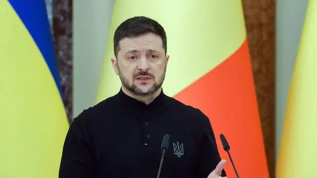 epa12018037 Ukrainian President Volodymyr Zelensky attends a joint press conference with Belgian Prime Minister Bart De Wever after their meeting in Kyiv, Ukraine, 08 April 2025. Bart De Wever is on an official visit to Ukraine, amid the Russian invasion. EPA/SERGEY DOLZHENKO