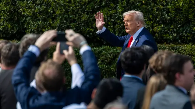 epa12032346 US President Donald J. Trump departs following a ceremony to honor The Ohio State University Buckeyes football team on their 2025 College Football National Championship on the South Lawn of the White House in Washington, DC, USA 14 April 2025. EPA/SHAWN THEW