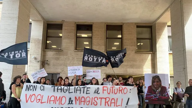Presidio di 'Cambiare rotta' davanti al rettorato all'università 'La Sapienza'
