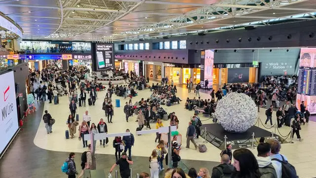 L'Aeroporto di Fiumicino ha ricevuto nuovamente le "5 Stelle Skytrax",il massimo riconoscimento nel settore aeroportuale a livello mondiale, conferito già nel dicembre 2022 dall'omonima organizzazione indipendente di rating del trasporto aereo, 10 Aprile 2025. ANSA/TELENEWS