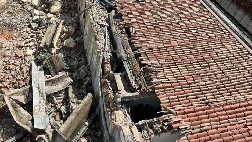 Il crollo dei garage in via Stretta