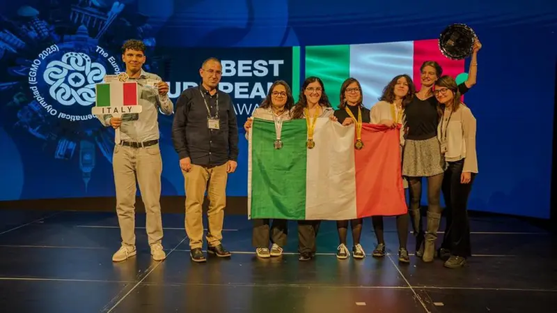 Il team italiano alle Olimpiadi di matematica EGMO in Kosovo - © www.giornaledibrescia.it