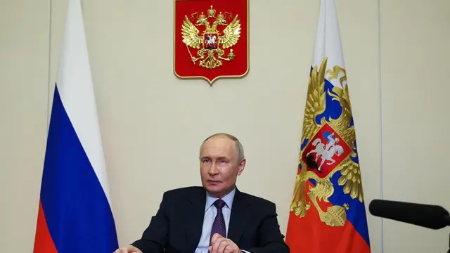 epa12033631 Russian President Vladimir Putin chairs a State Council Presidium meeting on the development of infrastructure for life via videoconference at the Novo-Ogaryovo state residence, outside Moscow, Russia, 15 April 2025. EPA/VYACHESLAV PROKOFYEV/SPUTNIK/KREMLIN POOL MANDATORY CREDIT