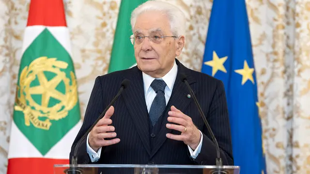 Roma - Il Presidente Sergio Mattarella rivolge il suo indirizzo di saluto in occasione dell'incontro con con il Capo della Polizia – Direttore generale della pubblica sicurezza, unitamente ad una rappresentanza della Polizia di Stato, in occasione del 173° anniversario della sua costituzione, oggi 11 aprile 2025 (Foto di Paolo Giandotti - Ufficio per la Stampa e la Comunicazione della Presidenza della Repubblica)