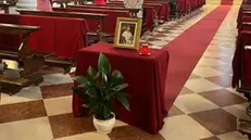 Il cordoglio per Papa Francesco nel duomo di Brescia - © www.giornaledibrescia.it