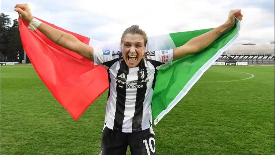 Cristiana Girelli esulta per lo scudetto con la Juventus