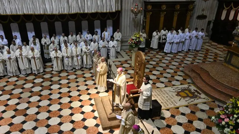 La messa in Duomo in suffragio di papa Francesco