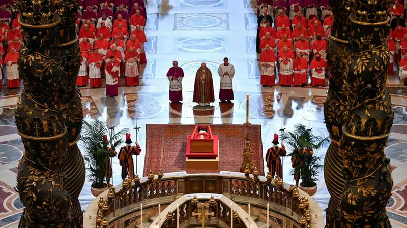La cerimonia a San Pietro