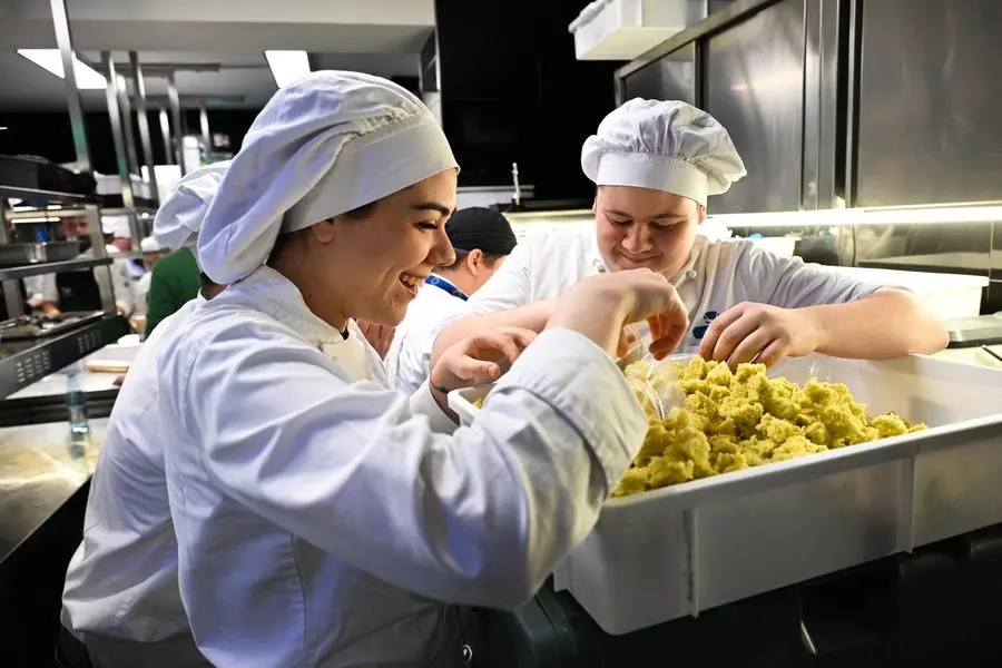 Chef per una notte 2025, serata finale: studenti in cucina