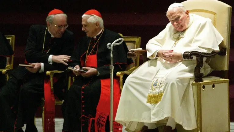 Re, Ratzinger e Wojtyła - Foto Ansa © www.giornaledibrescia.it