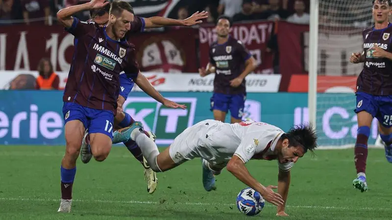 Uno scatto del match disputato all'andata con la Reggiana - Foto New Reporter Nicoli © www.giornaledibrescia.it