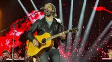 L'esibizione di Omar Pedrini nell'ultimo concerto di Natale (da Facebook)