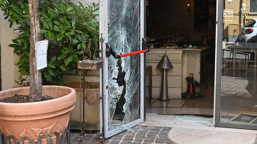 La spaccata al ristorante I Nazareni