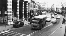 Corso Zanardelli, di fronte al teatro Grande, negli anni Settanta - Foto A. Sorlini