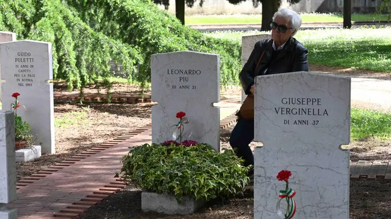 La commemorazione del 25 aprile al cimitero vantiniano di Brescia - Foto Marco Ortogni Neg © www.giornaledibrescia.it