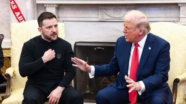 epa11930787 Ukrainian President Volodymyr Zelensky (L) talks with US President Donald Trump (R) in the Oval Office of the White House in Washington, DC, USA, 28 February 2025. Zelensky is in Washington to sign the framework of a deal, pushed by President Trump, to share Ukraines’s mineral wealth with the US. EPA/JIM LO SCALZO / POOL