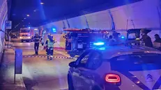 I mezzi di soccorso nella galleria Agnese a Riva del Garda - Foto L'Adige