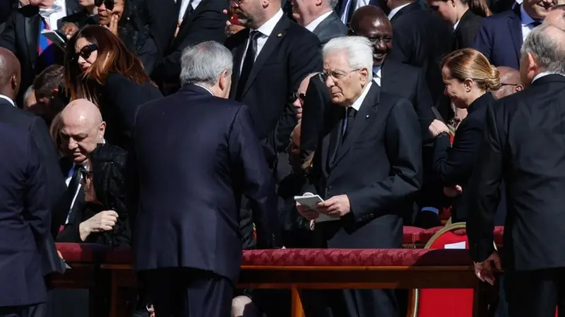 I rappresentanti della politica italiana in piazza san Pietro per i funerali di papa Francesco
