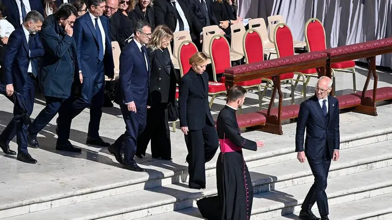 I leader del mondo in san Pietro per i funerali di papa Francesco