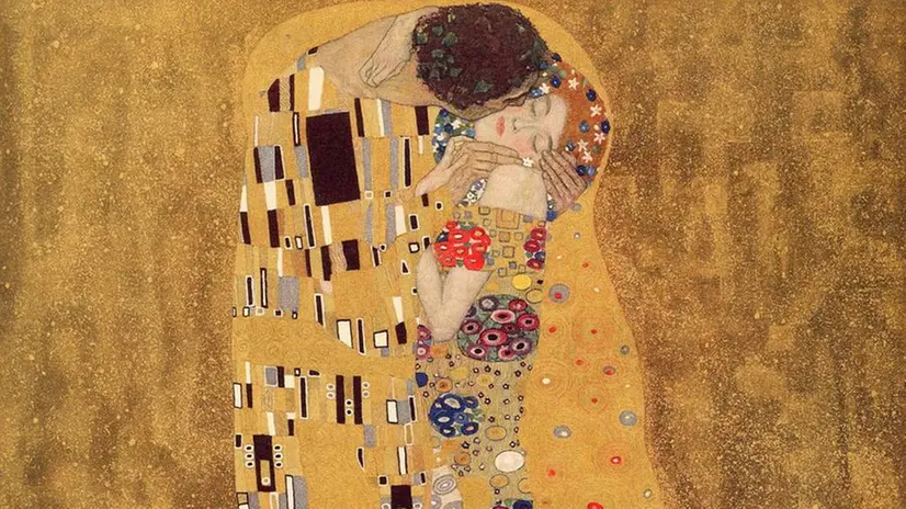 Una delle opere più illustri di Klimt, «Il bacio»