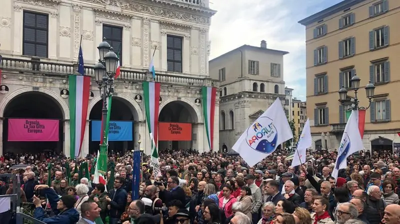 Celebrazioni del 25 Aprile in piazza Loggia - © www.giornaledibrescia.it