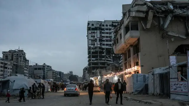 epa12003920 Internally displaced Palestinians walk along a street near the rubble of destroyed buidlings after fleeing northern Gaza following an Israeli army evacuation order, in Gaza City, Gaza Strip, 01 April 2025. More than 50,000 Palestinians have been killed in the Gaza Strip, according to the Palestinian Ministry of Health, since Israel launched a military campaign in the strip in response to a cross-border attack led by the Palestinian militant group Hamas on 07 October 2023, in which about 1,200 Israelis were killed and more than 250 taken hostage. EPA/MOHAMMED SABER