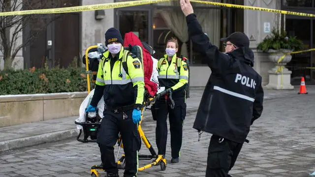 epa10374090 Paramedics are seen carrying a person into an ambulance in front of the condominium where a man allegedly shot and killed five people and later was killed by police in Vaughan, near Toronto, Canada, 19 December 2022. EPA/EDUARDO LIMA
