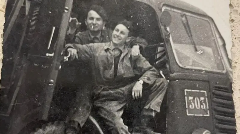 Giuseppe Brognoli poco più che ventenne con la sigaretta - © www.giornaledibrescia.it