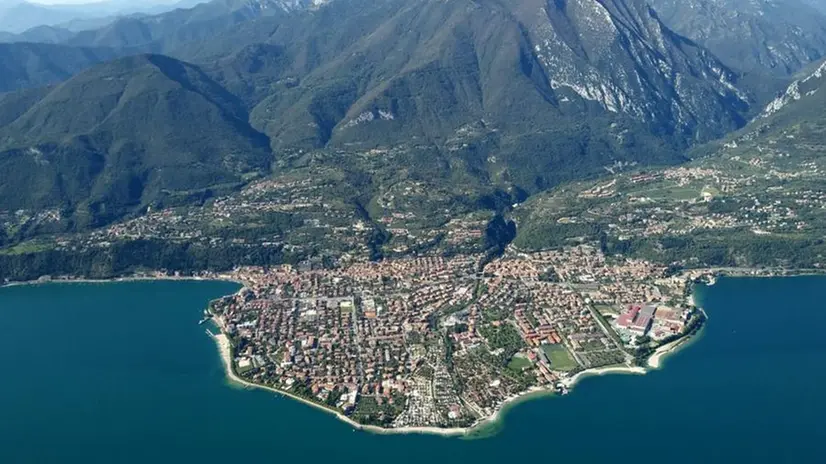 Toscolano Maderno è una destinazione ricca di fascino che unisce piaceri della tavola alle testimonianze della Storia del lago