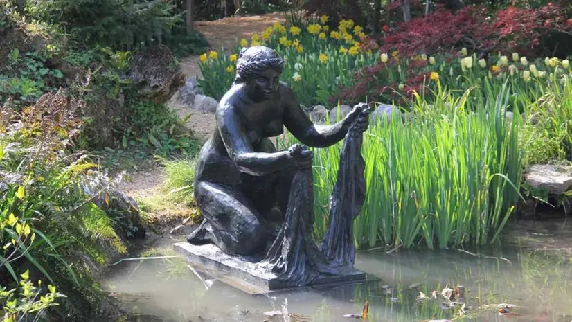 La scultura di Renoir all’interno dei giardini Heller