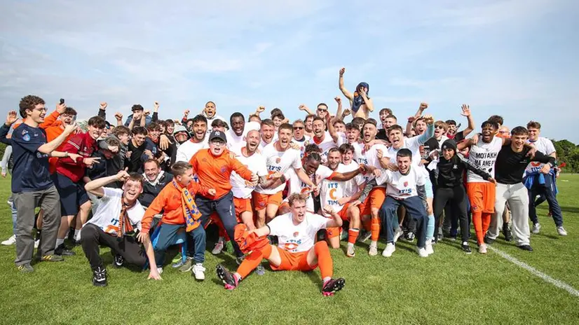 I festeggiamenti dell'Ospitaletto per la promozione in serie C