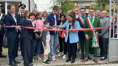 Il taglio del nastro con la ministra Locatelli - © www.giornaledibrescia.it