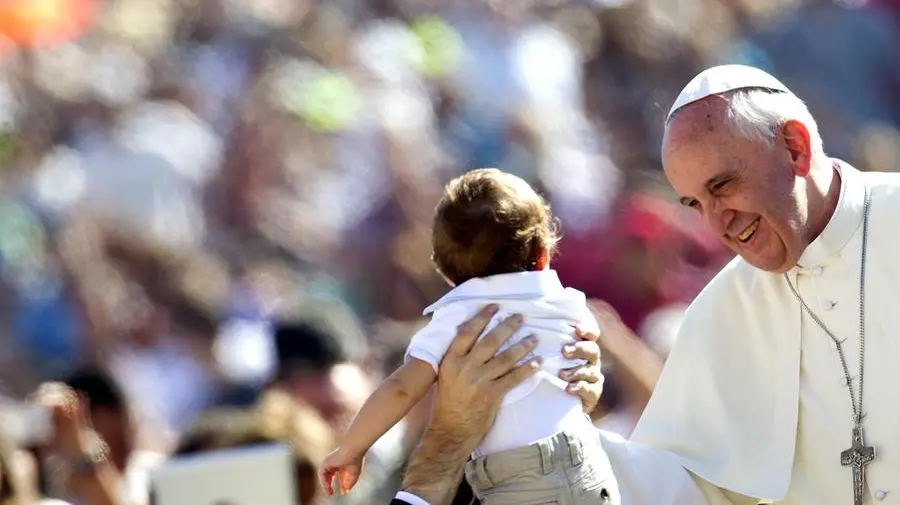 Papa Francesco e un bambino