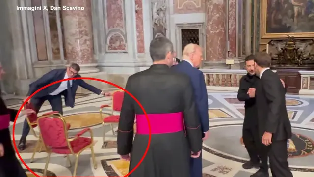 FRAME DA VIDEO - Lo storico incontro Trump-Zelensky in Basilica, erano pronte tre sedie