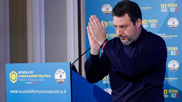 Il ministro dei trasporti e vicepremier Matteo Salvini durante il suo intervento alla 10a Edizione nazionale della Scuola Politica della Lega, Roma 12 aprile 2025. ANSA/FABIO FRUSTACI