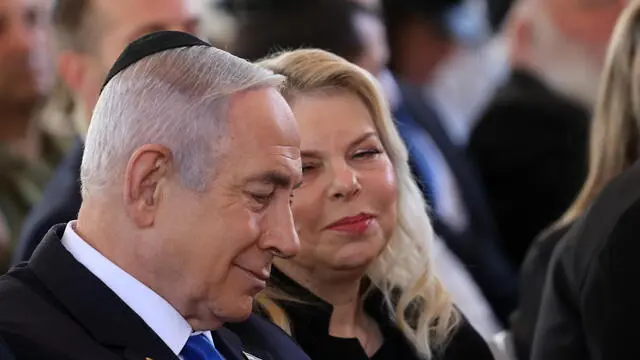 epa11686781 Israeli Prime Minister Benjamin Netanyahu (L) and his wife Sara Netanyahu attend a ceremony marking the Hebrew calendar's one-year anniversary of the Hamas attack that sparked the ongoing war in Gaza, at the Mount Herzl military cemetery in Jerusalem, 27 October 2024. More than 42,900 Palestinians and over 1,400 Israelis have been killed, according to the Palestinian Health Ministry and the Israel Defense Forces (IDF), since Hamas militants launched an attack against Israel from the Gaza Strip on 07 October 2023, and the Israeli operations in Gaza and the West Bank which followed it. EPA/GIL COHEN-MAGEN / POOL