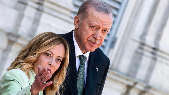 Italian Prime Minister Giorgia Meloni welcomes Turkish President Recep Tayyip Erdogan, during meeting IV Italy-Turkiye Summit at Villa Doria Pamphilj, in Rome, Italy, 29 April 2025. ANSA/ANGELO CARCONI