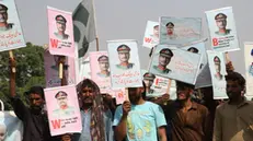 epa12064608 Supporters of minority rights group 'World Minority Alliance' hold pictures of Pakistan's Army Chief General Asif Munir during a protest against India, in Islamabad, Pakistan, 30 April 2025. Pakistan's National Security Committee (NSC) convened on 24 April to respond to India's measures, including the downgrading of diplomatic ties, following the deadly attack in Pahalgam, India-administered Kashmir, that left 26 people dead. EPA/SOHAIL SHAHZAD