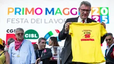Il segretario generale della Cgil Maurizio Landini durante la manifestazione della CGIL per la Desta dei Lavoratori del Primo Maggio, Roma, 01 maggio 2025. ANSA/ANGELO CARCONI
