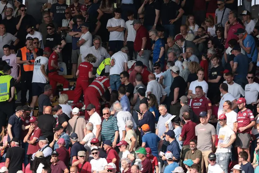 Cittadella-Brescia, malore per due tifosi in tribuna