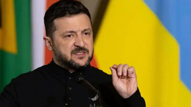 epa12051143 Ukraine's President Volodymyr Zelensky addresses the media during a press briefing at the Union Buildings in Pretoria, South Africa, 24 April 2025. President Zelensky is in the country for a day and will discuss with President Ramaphosa, among other things, the attempt to find a peaceful end to the ongoing armed conflict between Ukraine and Russia. EPA/KIM LUDBROOK