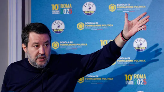 Il ministro dei trasporti e vicepremier Matteo Salvini durante il suo intervento alla 10a Edizione nazionale della Scuola Politica della Lega, Roma 12 aprile 2025. ANSA/FABIO FRUSTACI